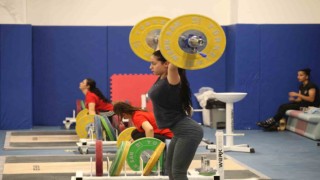 Genç milli haltercilerin tek hedefi 2028 Olimpiyatları