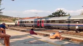 Göller Ekpsresi arıza yapınca yolcular sıcakta kaldı