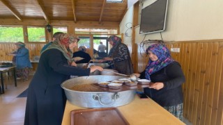 Gölpazarı Öğretmenevi Müdürlüğünden aşure ikramı