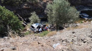 Gümüşhanede 35 metreden dere yatağına yuvarlanan otomobilin sürücüsü öldü