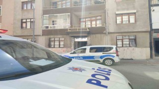 Haber alınamayan 21 yaşındaki genç evinde ölü bulundu
