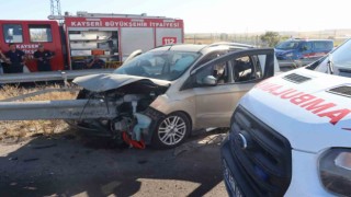 Hafif ticari araç bariyere ok gibi saplandı: 2 ölü, 4 yaralı