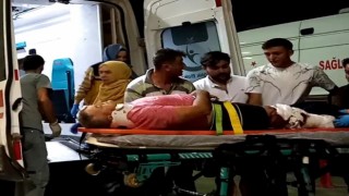 Hafif ticari araç ile motosiklet çarpıştı: 1i ağır 2 yaralı