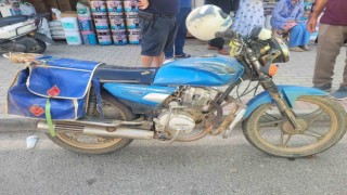 Hafif ticari araç ile motosiklet çarpıştı: 2 yaralı