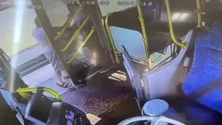 Halk otobüsü şoförünü tokatladı, kontak anahtarını alıp kaçtı