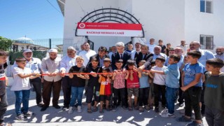 Hasarlı cami imece usulüyle yeniden ibadete açıldı