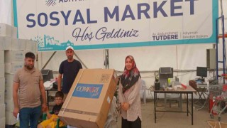 Hayırseverler ve belediyeden tekerlekli sandalye dağıtımı