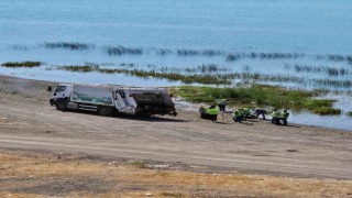 Hazar gölü çevresinde 15 günde 12 ton çöp toplandı