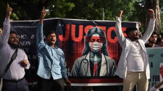 Hindistanda doktor cinayetinin ardından sular durulmuyor: 1 milyondan fazla doktor greve gidecek