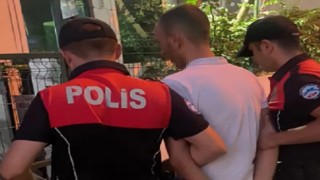 Hırsızlık suçundan aranan şüpheli kıskıvrak yakalandı