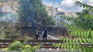 Hızlı tren rayında çıkan yangını canlarını hiçe sayarak söndürdüler