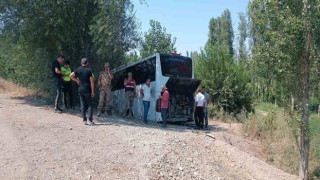 Iğdırda yolcu otobüsü kaza yaptı: Yaralılar var