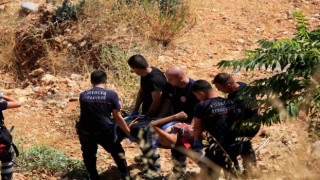 İhtiyaç gidermek isterken 20 metrelik kayalıklardan düştü