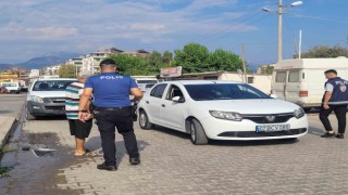 İki araca çarpan otomobilin sürücüsü yaralandı