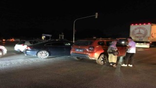İki otomobil çarpıştı: 2 hafif yaralı