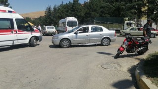 Ispartada otomobil ile motosiklet çarpıştı: 1 yaralı