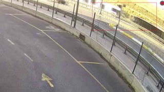 İstanbulda iki metrobüsün çarpışma anı kamerada