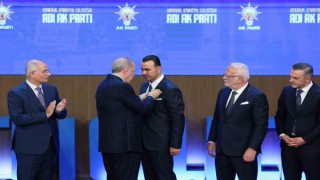 İYİ Partiden istifa edip AK Partiye geçen İzsiz: “Tekrar yuvamda olmanın mutluluğunu yaşıyorum”