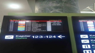 İzmir-Gaziantep uçuşunda rötar 10 saate çıktı, yolcular isyan etti
