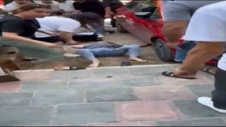 İzmirde güzellik merkezi önünde bıçaklı dehşet: 2 ölü, 1 yaralı