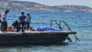 İzmirde korkunç ölüm: İskeleden denize atlarken dibe çakıldı, hayatını kaybetti