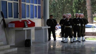 İzne gelen sözleşmeli onbaşı arkadaşı tarafından bıçakla öldürüldü