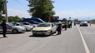 Jandarma trafikte affetmedi: 622 araç ile 185 sürücü trafikten men edildi