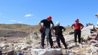 Jandarmaya depremde arama kurtarma eğitimi verildi
