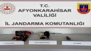 Jandarmayı görünce kaçan define avcıları kovalamaca sonrası yakalandı