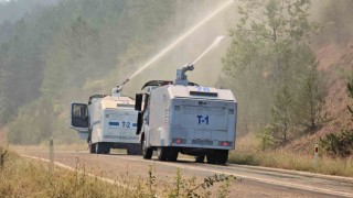 Karabükteki orman yangını rüzgarın etkisiyle yayılıyor