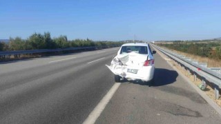 Karacabeyde iki otomobil çarpıştı: 2si çocuk 4 yaralı