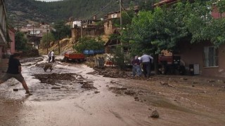 Karacasuyu sel vurdu, ekipler teyakkuza geçti