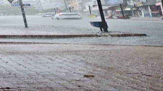 Karadeniz Ereğlide aniden bastıran yağmur zor anlar yaşattı