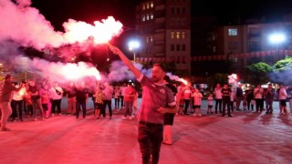 Karaman FKdaki yönetim krizine taraftarlardan meşaleli tepki