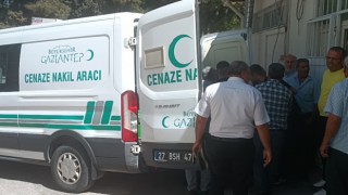 Karşıya geçerken otomobilin çarptığı yaşlı adam kurtarılamadı