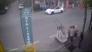 Kartalda rögar kapağı hırsızları kamerada