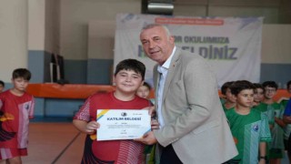 Kartalda yaz spor okulunun 3. dönem öğrencileri sertifikalarını aldı