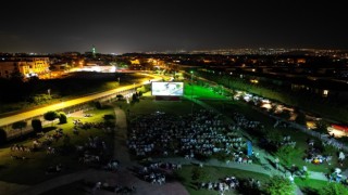 Kartepede açık havada sinema keyfi