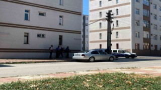 Kastamonuda hareketli saatler, silahlı saldırgan dehşet saçtı: 2 polisi yaraladı, ailesini rehin aldı