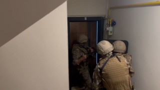 Kasten öldürme suçuyla aranan şahıs özel harekat baskınıyla yakalandı, Ben ne yaptım diyerek kendini savundu