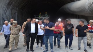 Kaymakam Demir, Tatvan Çevre Yolu T-2 Tüneli çalışmalarını inceledi
