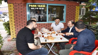 Kaymakam Taksicilerle Kahvaltı Yaptı: Simit Bizden Çaylar Sizden