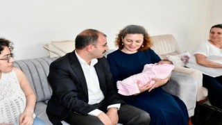 Kaymakam ve Eşinden Hoş Geldin Bebek Ziyareti