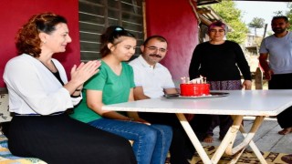 Kaymakamdan Köyde Yaşayan Öğrenciye Doğum Günü Sürprizi