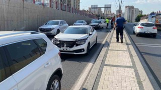 Kayseride zincirleme kaza: 3 otomobil birbirine girdi