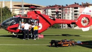 Kazada yaralanan yaya hava ambulansı ile Malatyaya sevk edildi