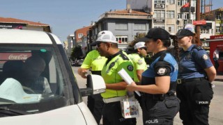Keşanda sürücüler, “Sizi seviyoruz” sözleri ile uyardığı polise teşekkür etti