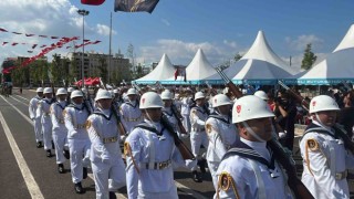 Kocaeli, Sakarya ve Düzcede geçit törenleri göğüs kabarttı