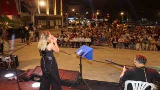 Koçarlıda vatandaşlar yaz konserinde eğlendi