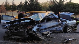 Konyada tır ile çarpışan otomobildeki 2 kişi hayatını kaybetti